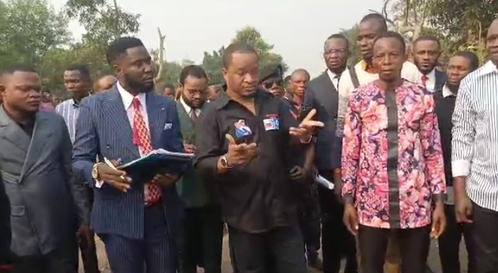 Assemblée Nationale : le député national Pierre Filston Sumey visite sa base dans le quartier Lumumba à Gungu