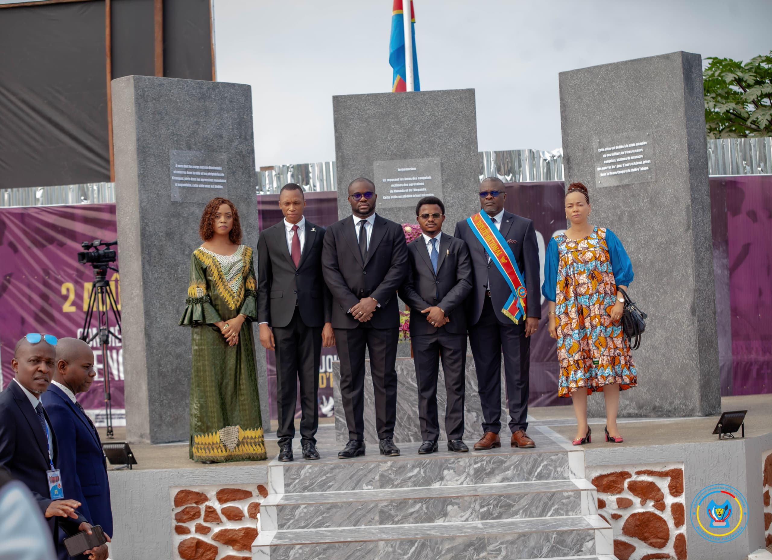 Commémorant le GENOCOST, l´honorable Grâce Neema a accompagné la première Ministre pour déposer, au nom du chef de l’Etat, une gerbe des fleurs au cimetière du génocide congolais, ce vendredi à Kisangani